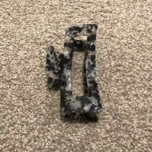 Giant Claw Clip Black Grey